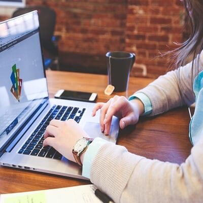 Thanh Thùy có nhiều năm kinh nghiệm làm quản lý và marketing fullstack cho doanh nghiệp SMEs ngành Xây dựng